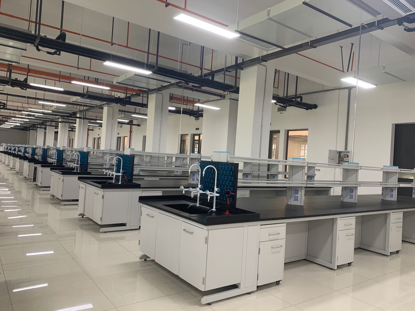 Steel frame central bench with reagent rack, all-steel work station for various laboratories
